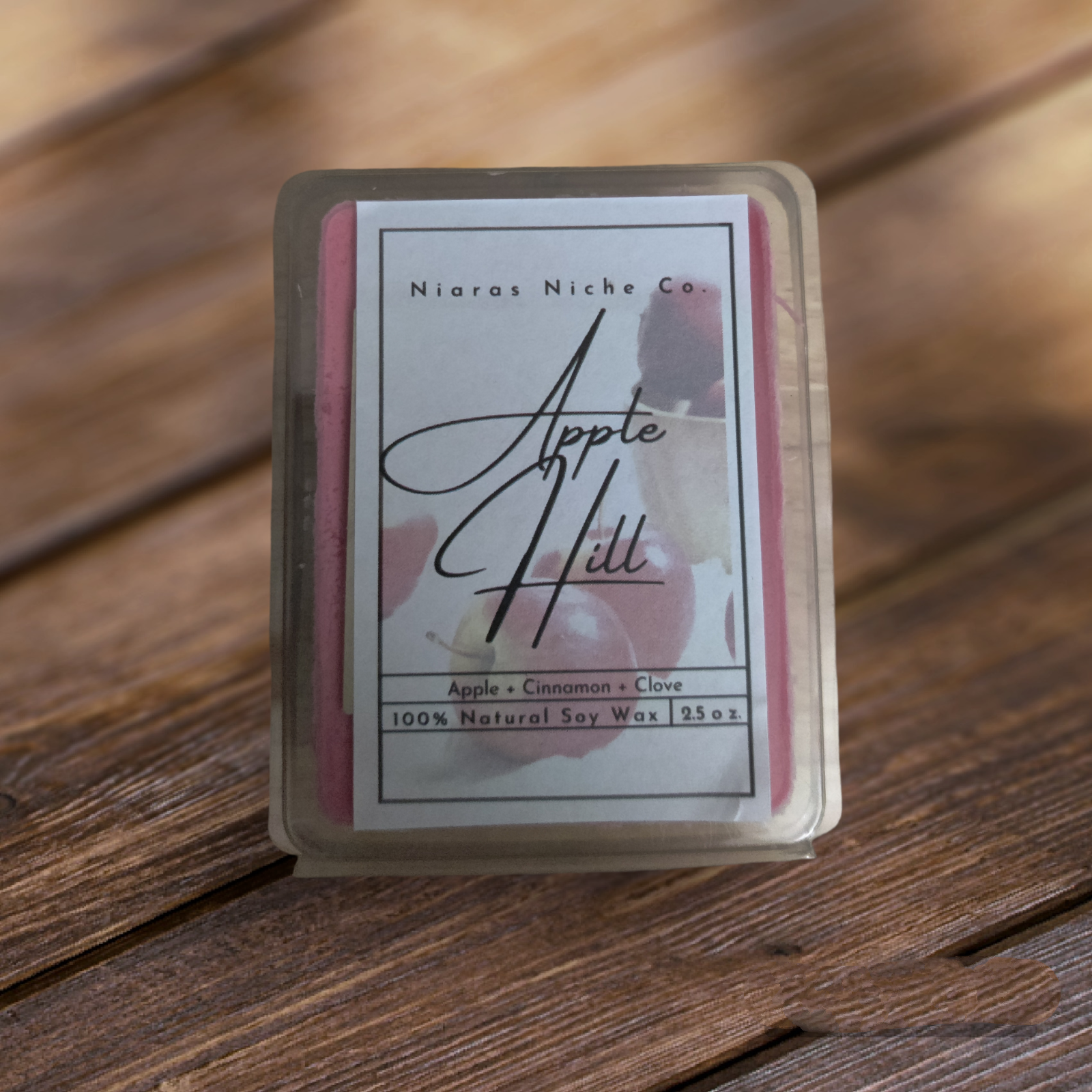 Niaras Niche Co. Apple Hill wax melt, 2.5oz. Scented with apple, cinnamon, and clove. Made with soy wax.